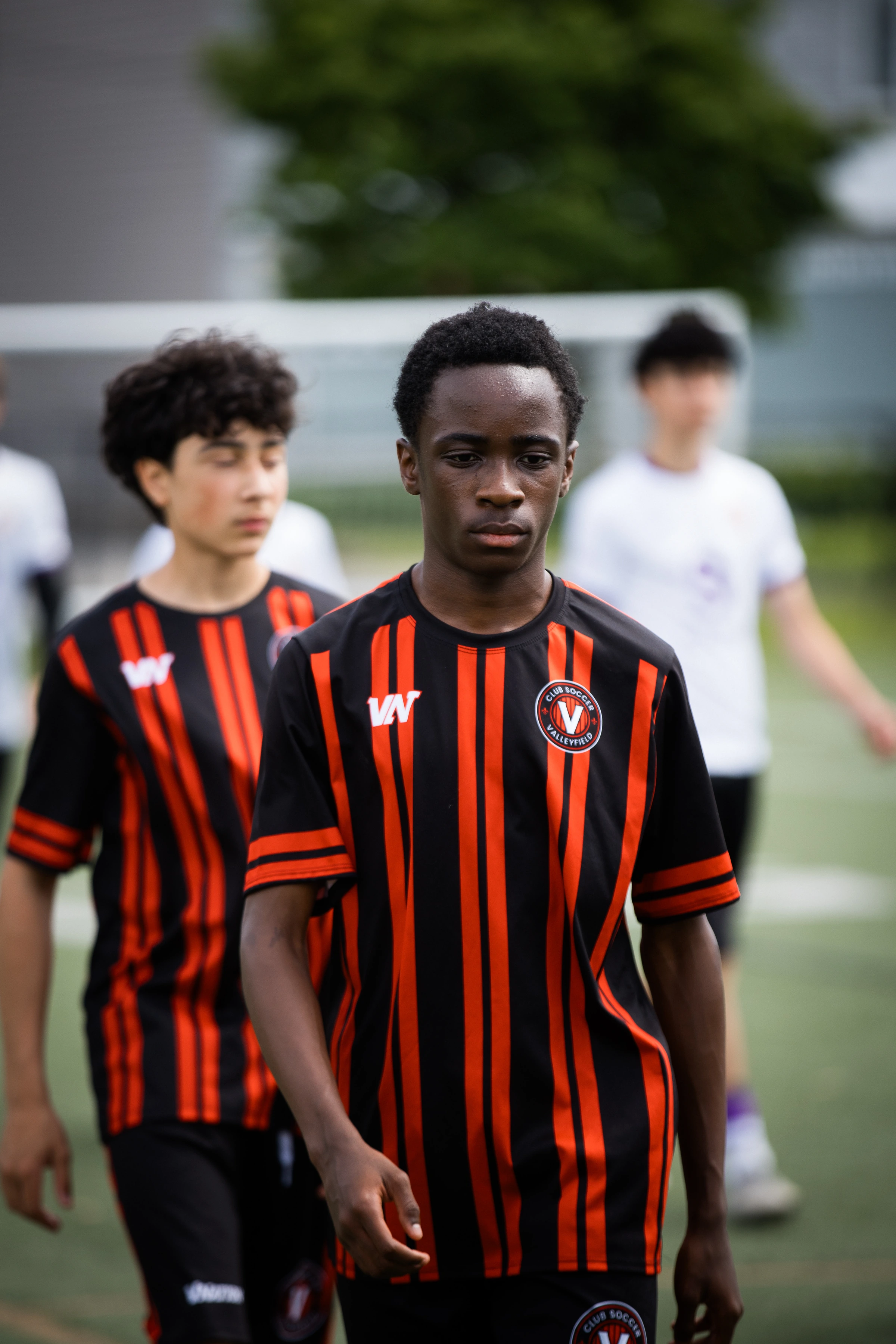 Les joueurs de Valleyfield entrent sur le terrain